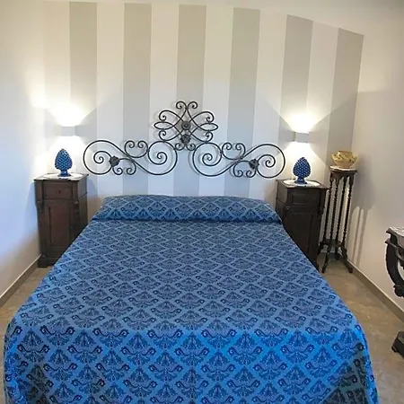 Bed & Breakfast Elisabeth Oda ve Kahvaltı Tropea